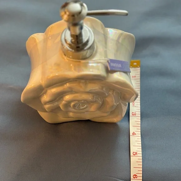 1 ENVOGUE Pearl Ceramic Rose Soap Dispenser — HomeGoods - Picture 7 of 7